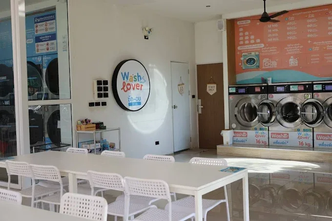 รูปร้าน WashLover ประกอบบทความ คู่มือดูแลเสื้อผ้าหลังซักครบขั้นตอน ตาก, รีดและเก็บรักษาให้คงสีคงรูป